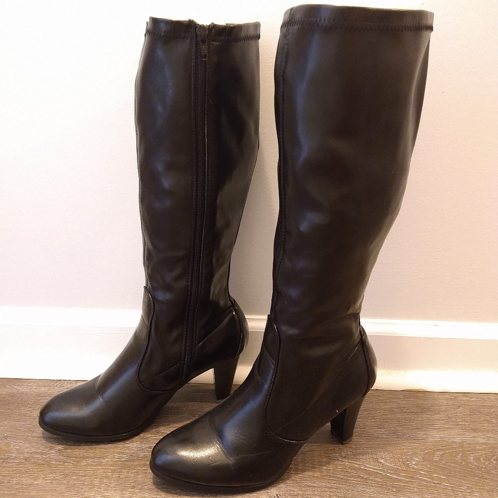 Size 9 women's black Croft and Barrow knee-high boots